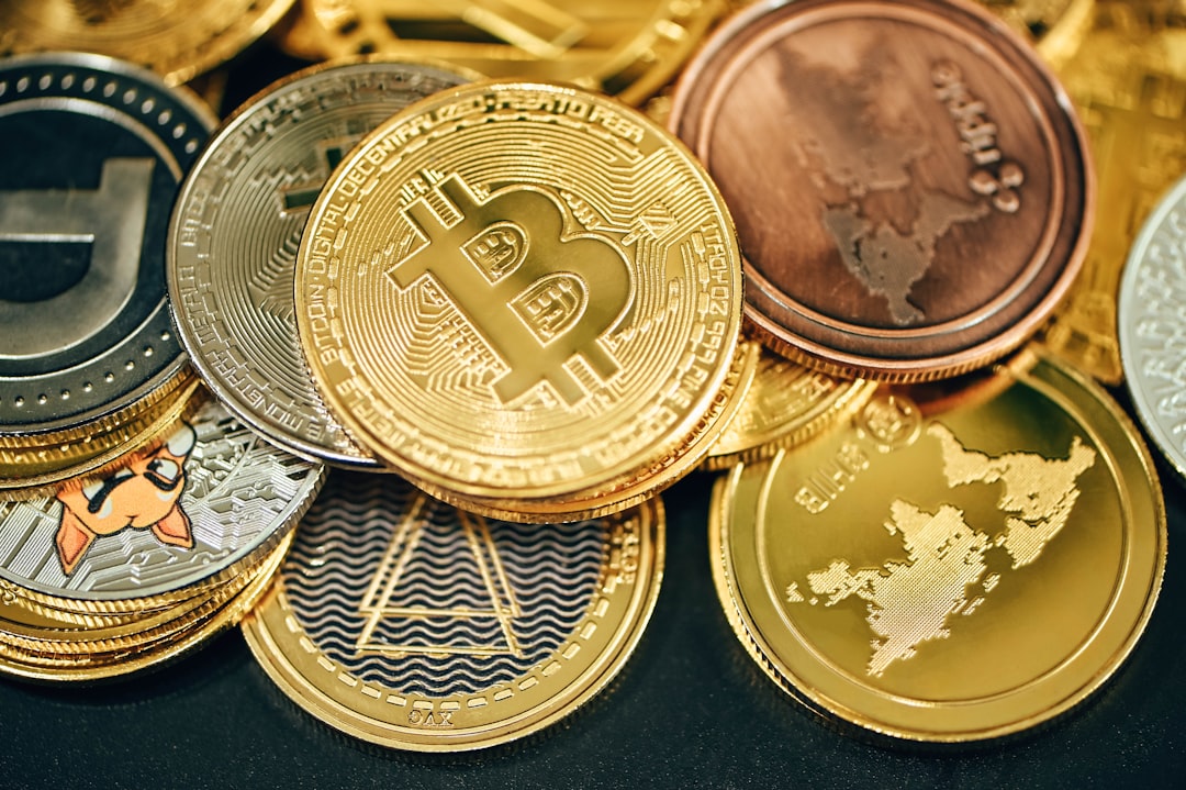 Crypto Market Shift: Bitcoin Sees $1B Outflows as Capital Rotates to Altcoins